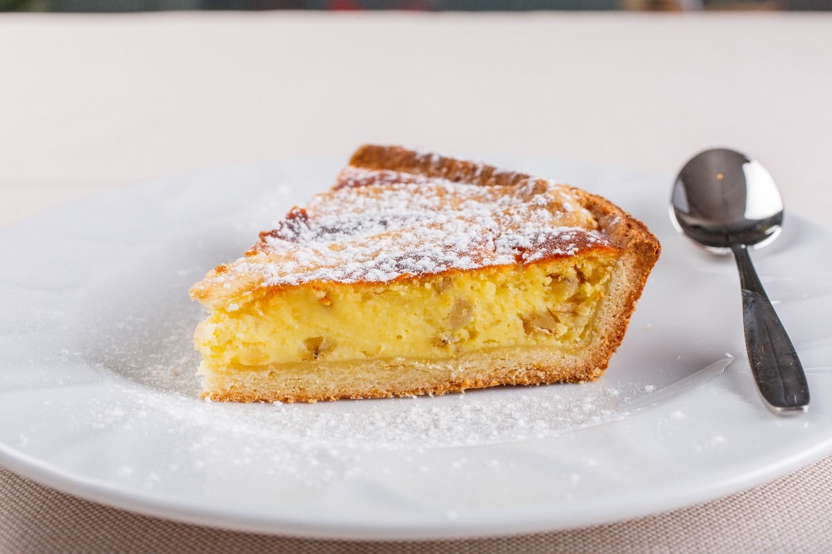 Fetta di torta tipo crostata ripiena 