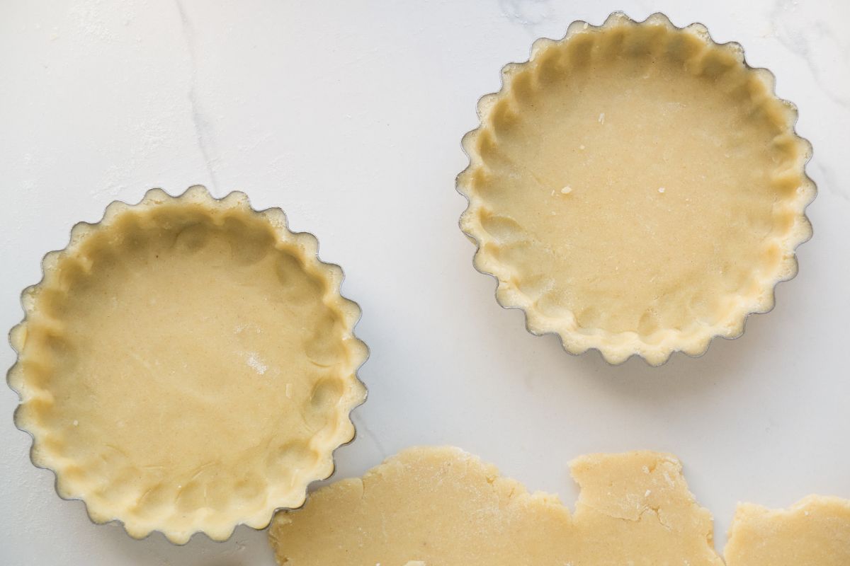 Vista dall'alto basi per crostatine o tartellette negli stampi