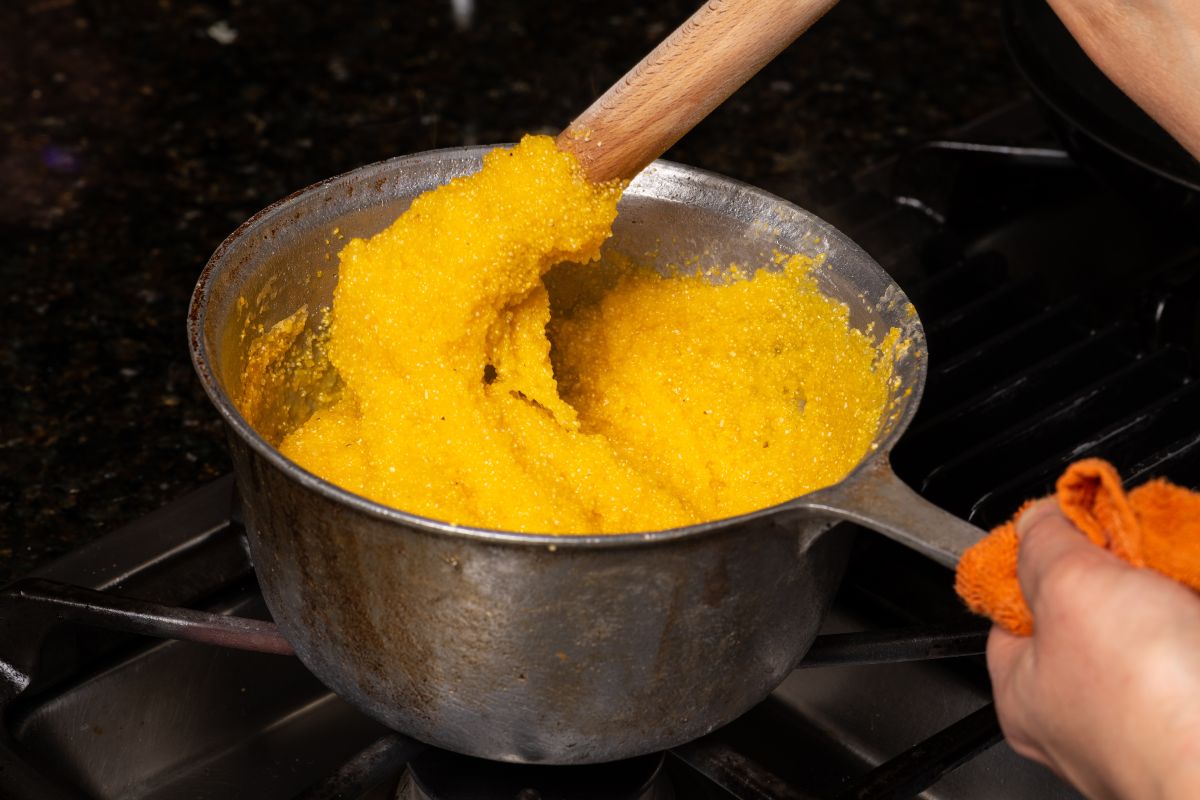 Cottura polenta in paiolo in alluminio