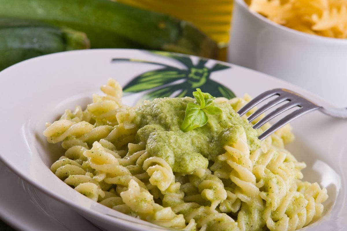 Pasta con il pesto di zucchine