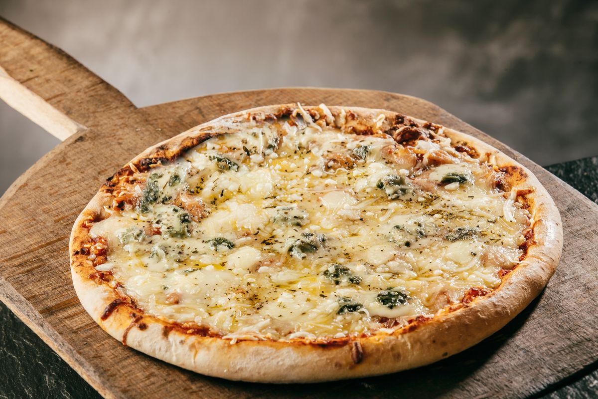 Пицца кватро Формаджи 4 сыра