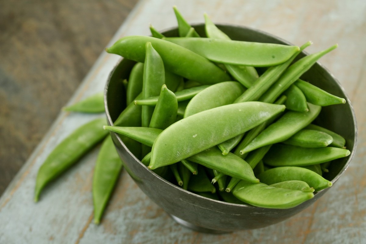 Ciotola con taccole fresche
