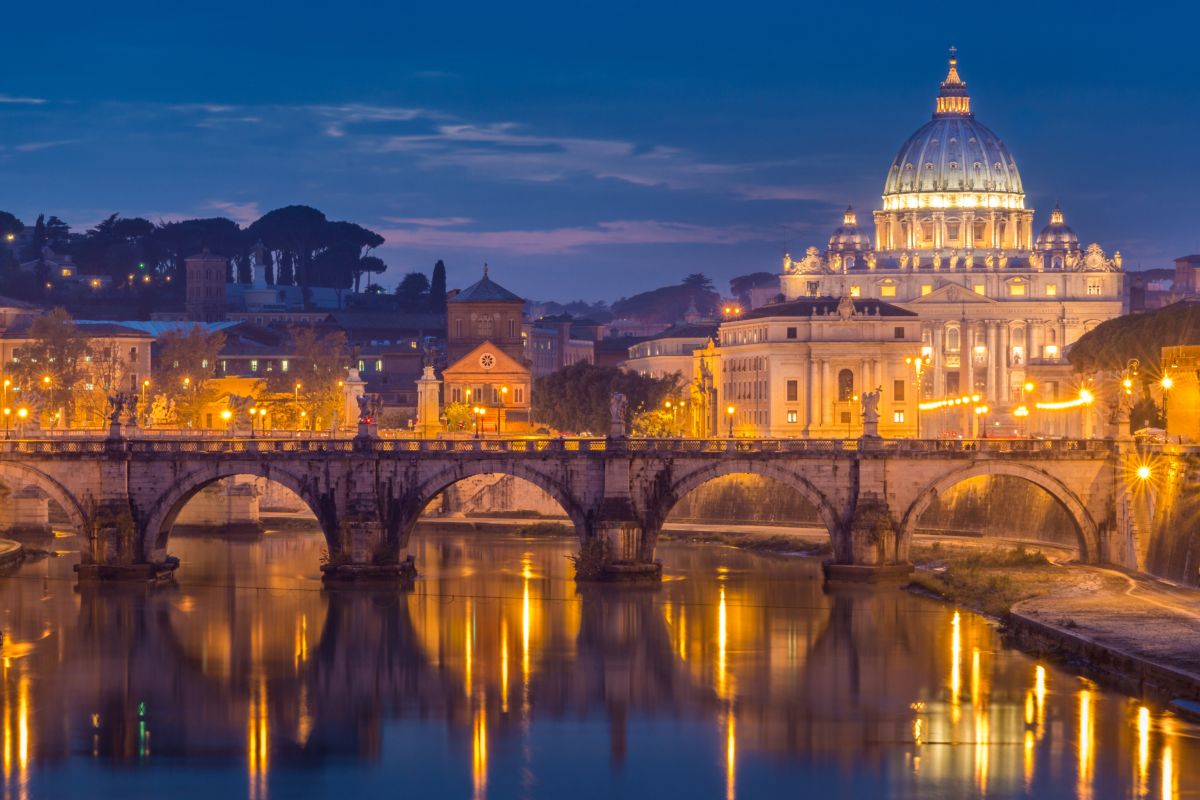 Vista su Roma di notte