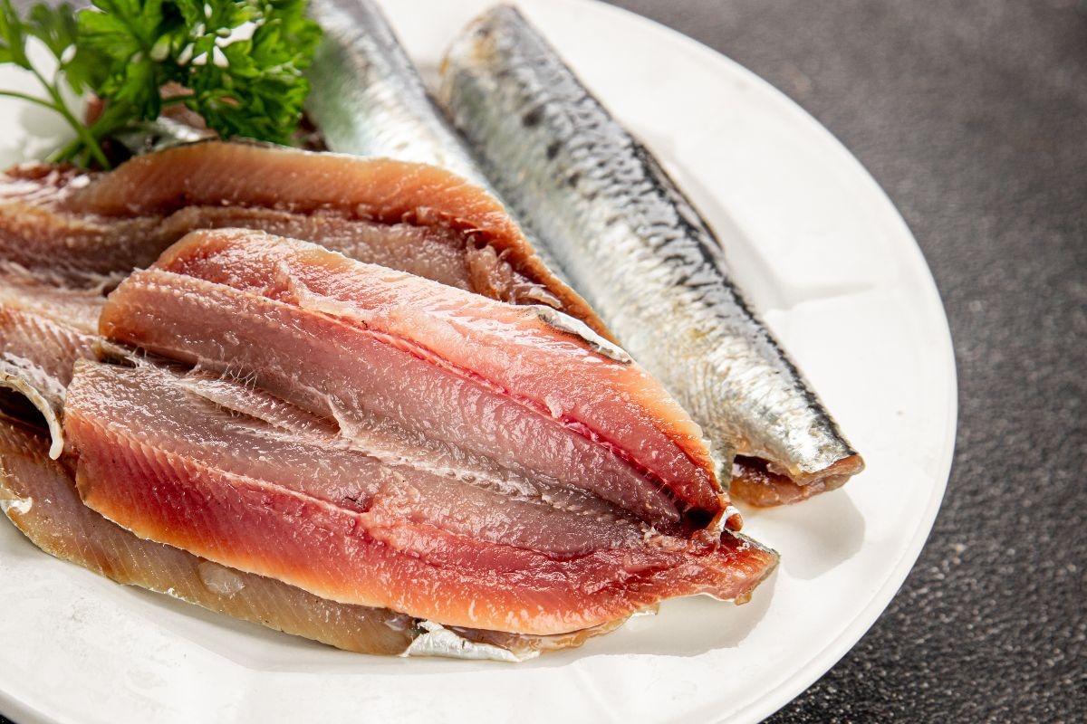 Piatto con sarde pulite
