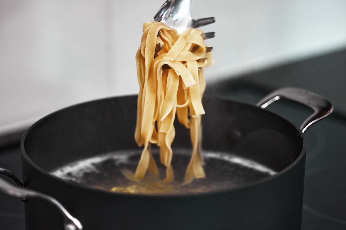 Tagliatelle cotte in acqua bollente