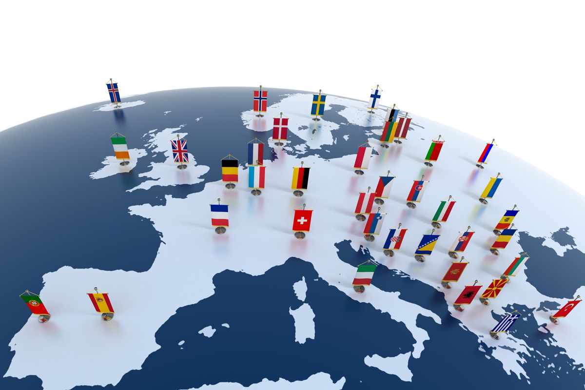 bandiere europee su mappamondo