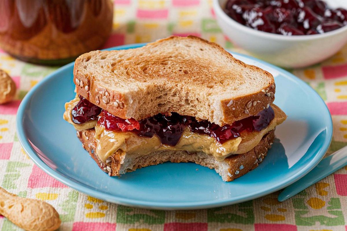 Panino alla marmellata con crema spalmabile