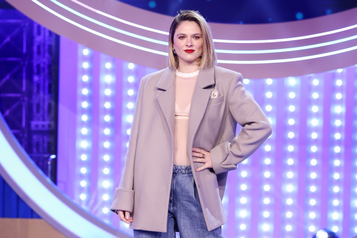 L'attrice Brenda Lodigiani in posa per il photocall di Gialappa Show a Milano il 4 aprile 2024