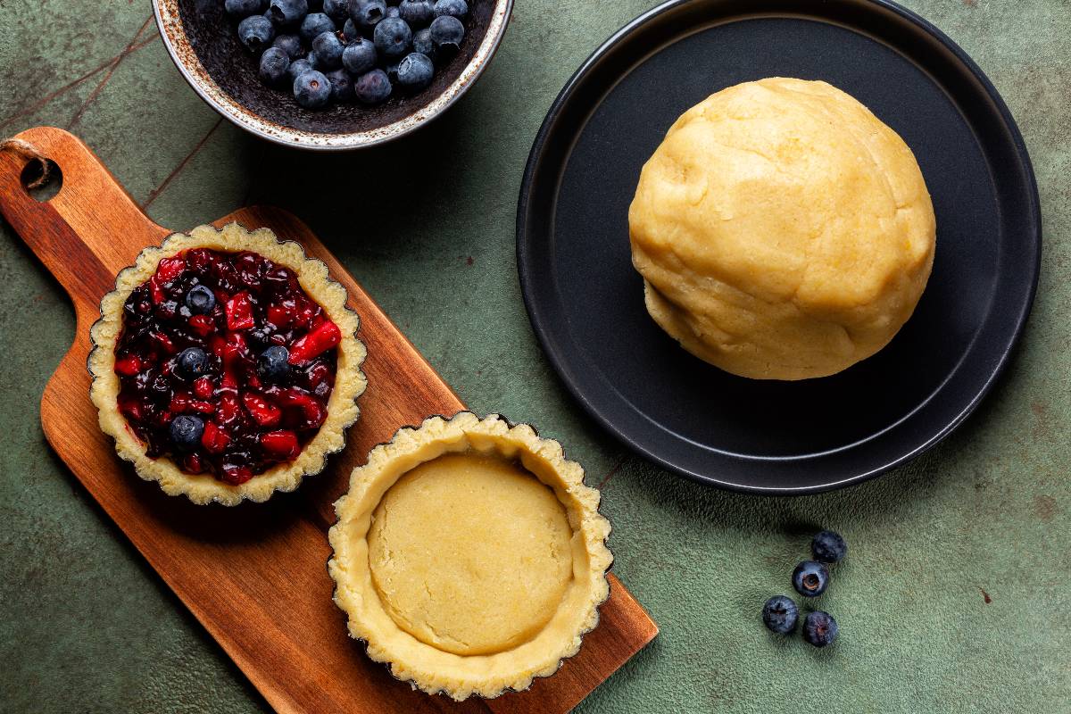Crostata di pasta frolla con frutti di bosco