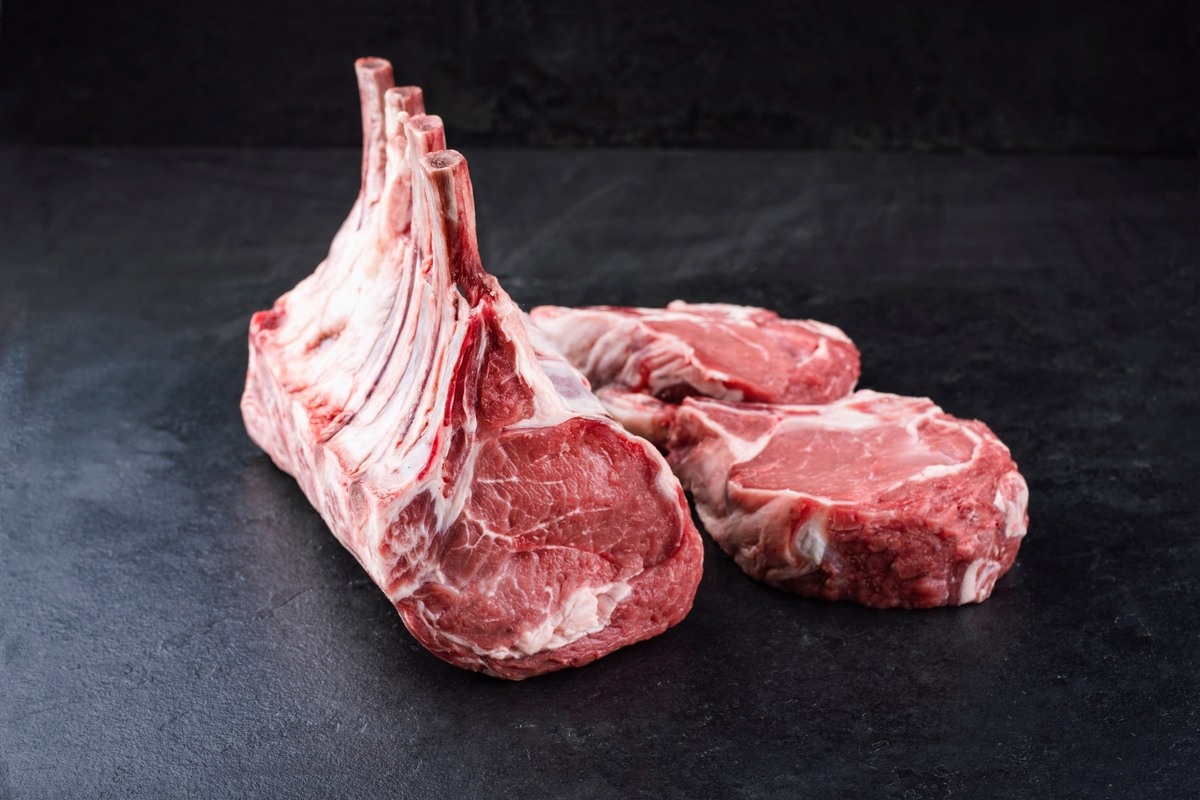 Carré di carne di vitello cruda