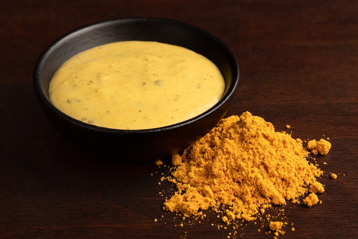 Yogurt and curry sauce