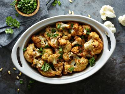 Cavolfiori al forno con zafferano e pinoli