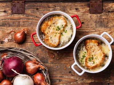 Zuppa di cipolle alla francese, un piatto povero ma gustosissimo! Provate la videoricetta