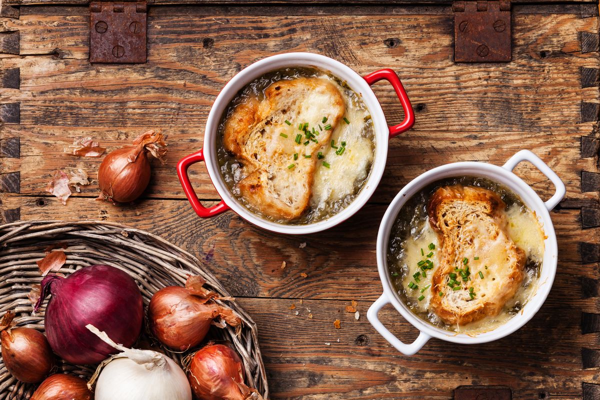 Ricetta della zuppa di cipolle: la ricetta originale dalla Francia