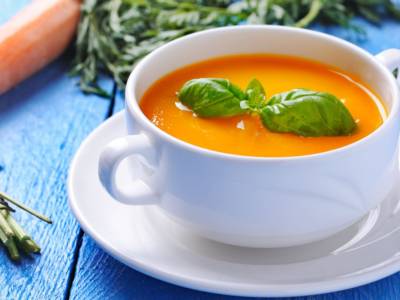 Zuppa detox alle carote: perfetta per tornare in forma