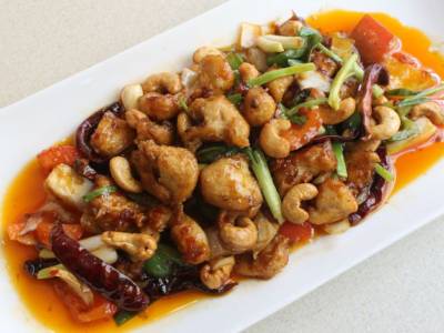 Pollo agli anacardi e verdure alla thailandese