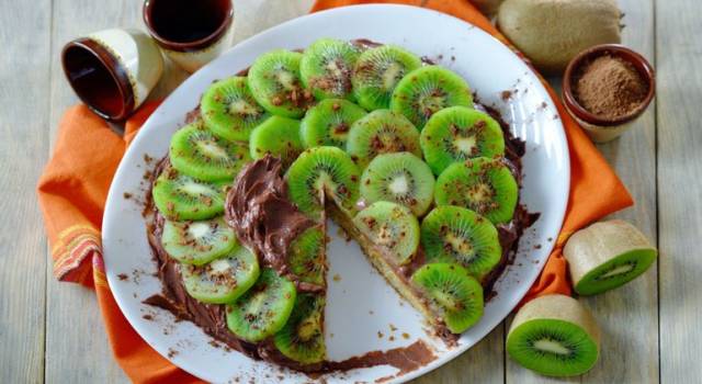 Torta ai kiwi e cioccolato con glassa