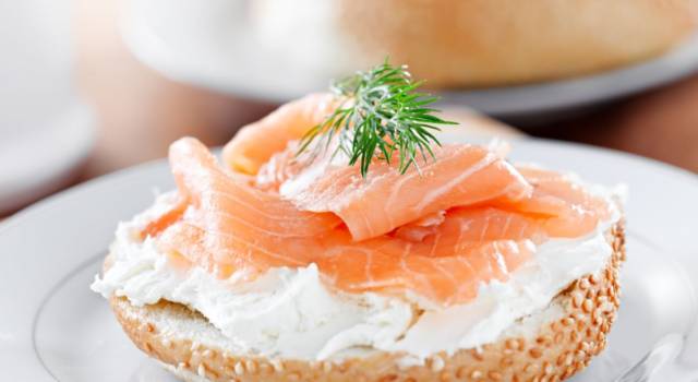 Bruschette al salmone sfiziose: una ricetta originale