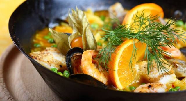 Paella con cozze e gamberi al profumo d&#8217;arancia