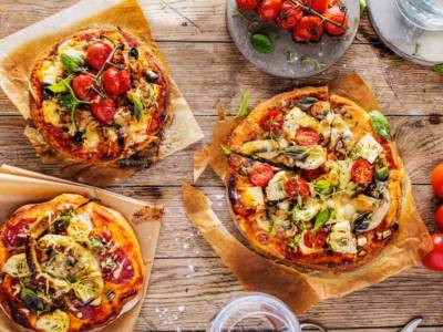 Pizza vegana di farina di farro con ratatouille di verdure: guardate che colori!