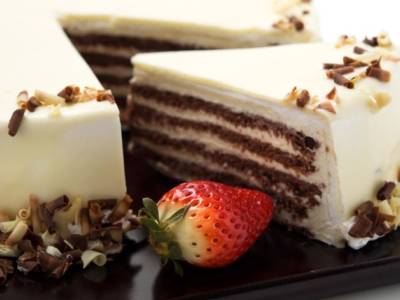 Cheesecake con frollini al cacao e cioccolato bianco
