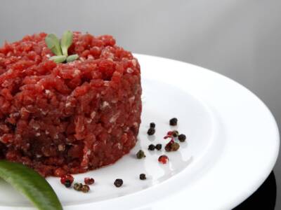 Tartare di fassone con olio al tartufo