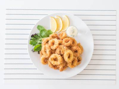 Calamari fritti con panatura al cocco d’ispirazione thai