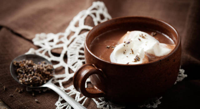 Voglia di cioccolata calda anche a casa? Prepariamola in 15 minuti!