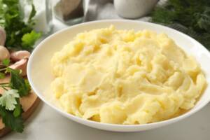 Piatto fondo con purè di patate