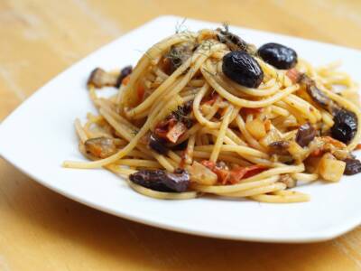 Spaghetti al sedano rapa: il piatto veg ma carnoso