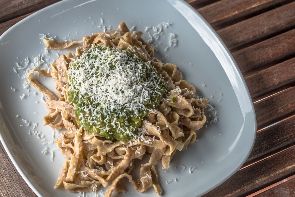 Wholemeal tagliatelle with artichoke and bacon cream