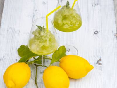 Sorbetto alcolico alla menta e limone, l’aperitivo fresco da provare adesso!