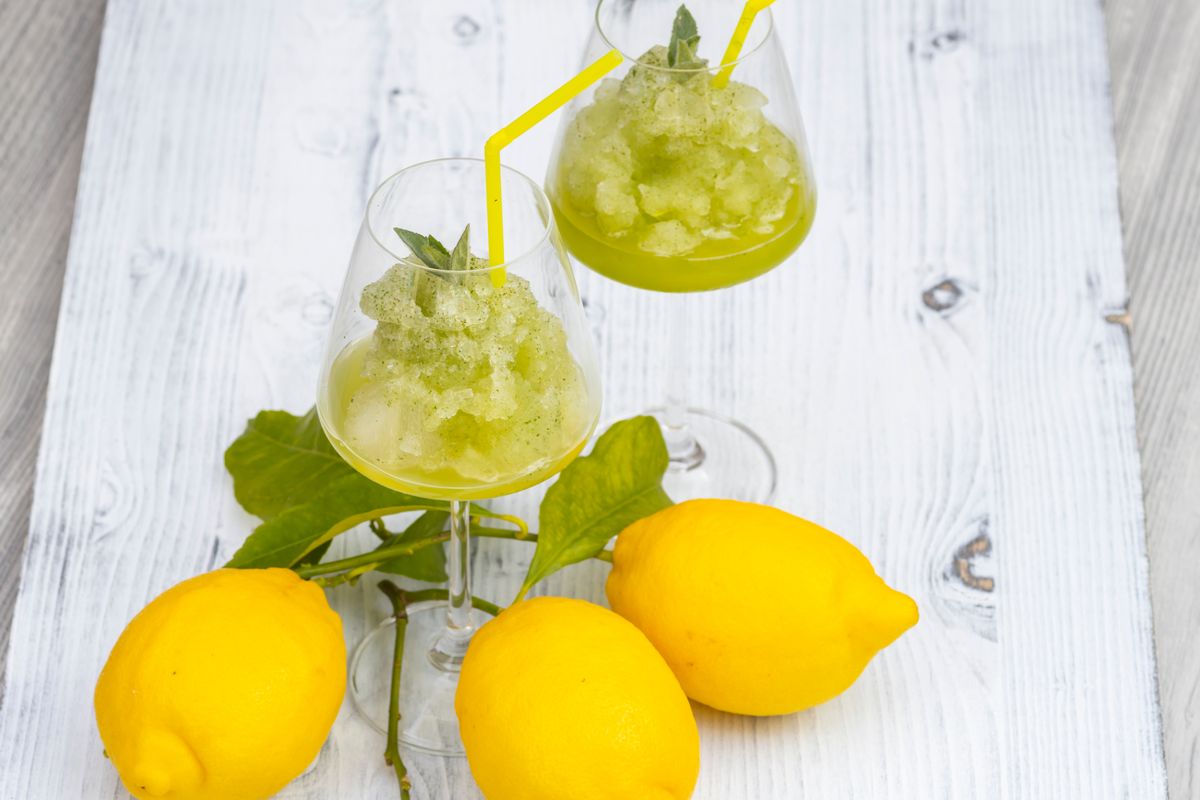 Alcoholic sorbet mint and lemon