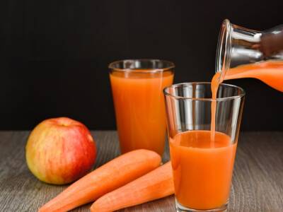 Ricette salva spesa: Centrifugato di carote e mele e tortine alla frutta