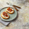 Ricetta salva tempo: crostini formaggio, albicocche e pistacchi da leccarsi i baffi!