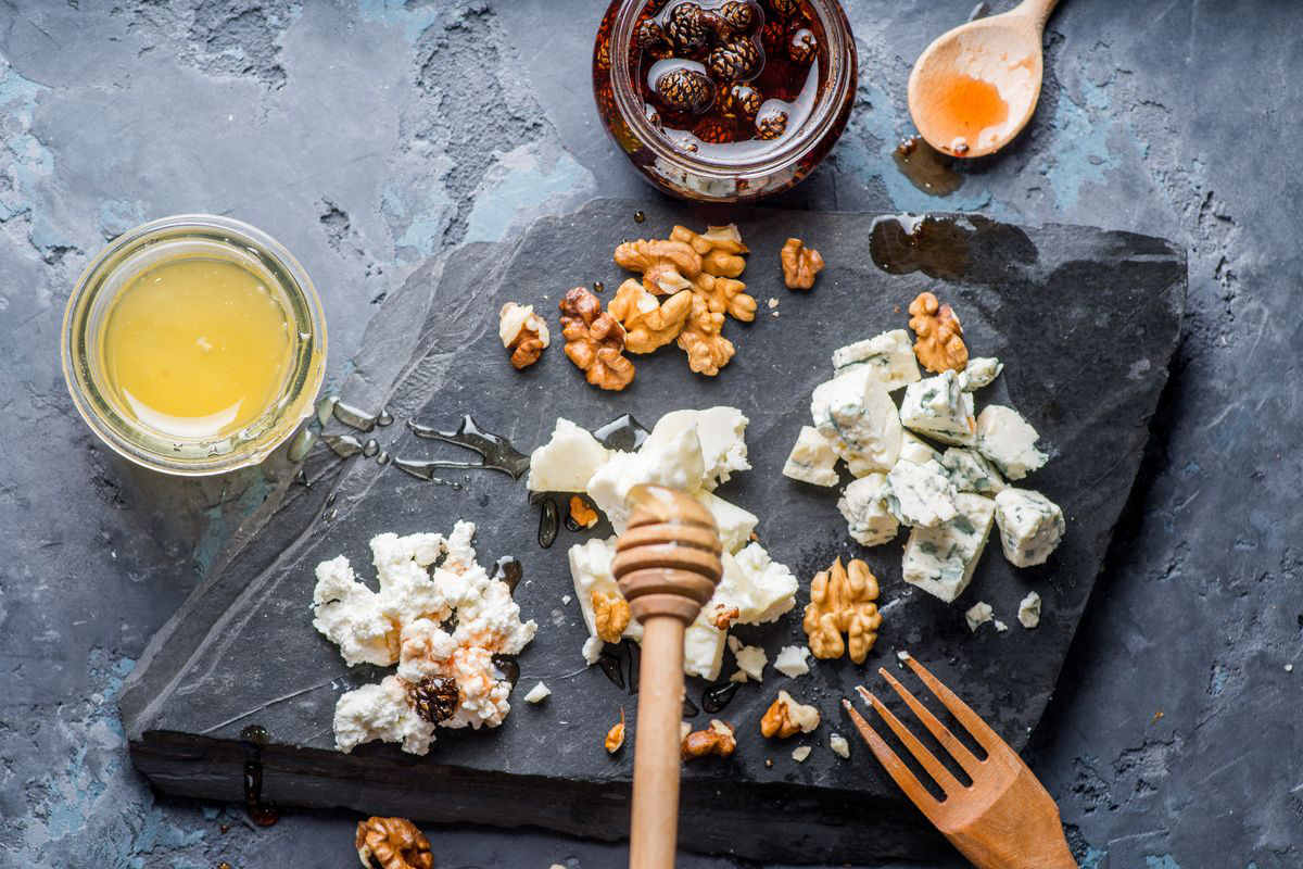 Sweet cheese with honey and nuts