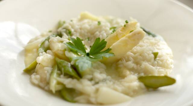 Risotto con asparagi bianchi: la ricetta semplice e sfiziosa