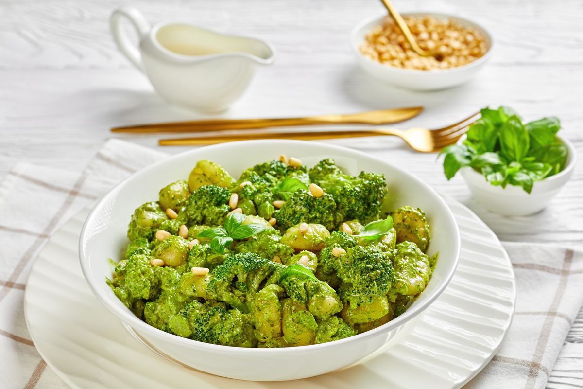 Green gnocchi with broccoli and almonds