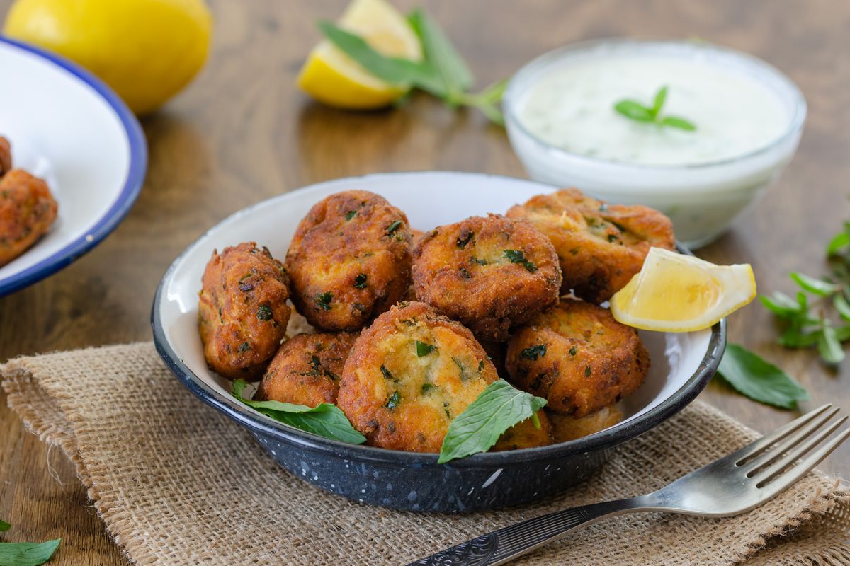 Millet meatballs with broad bean cream