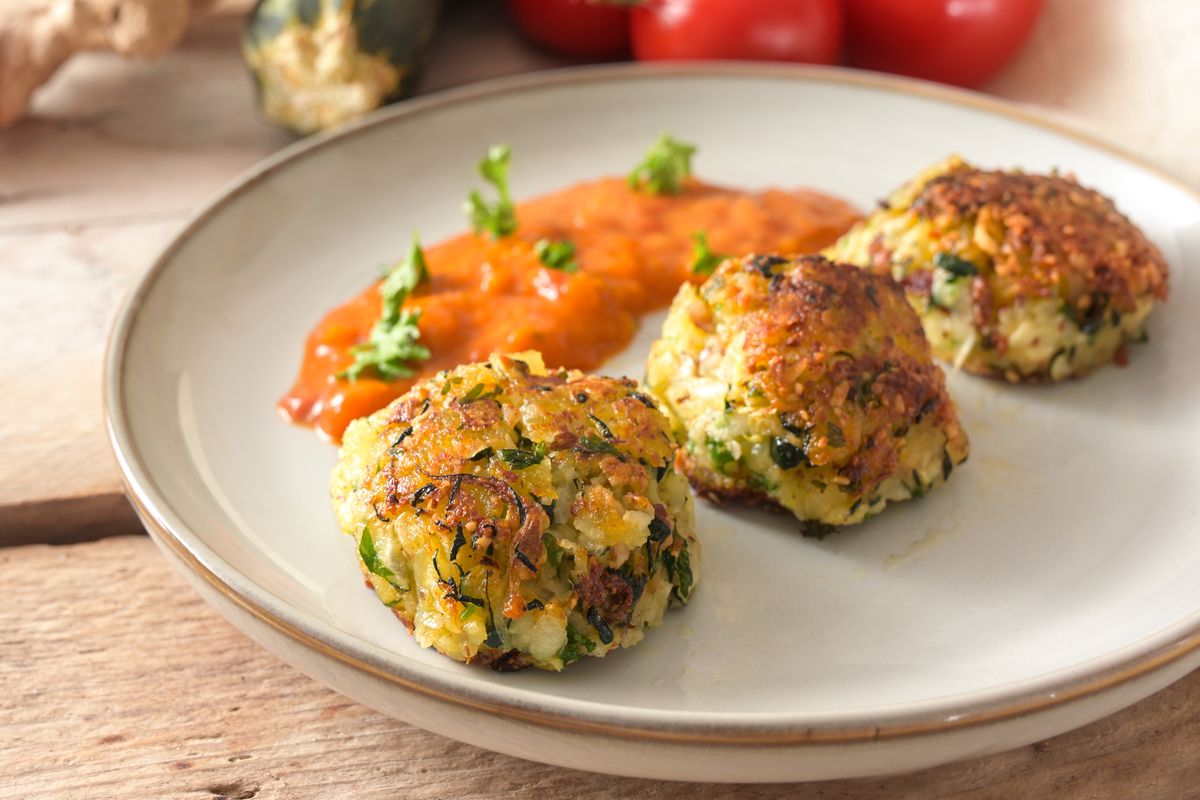 Meatballs, zucchini and potatoes