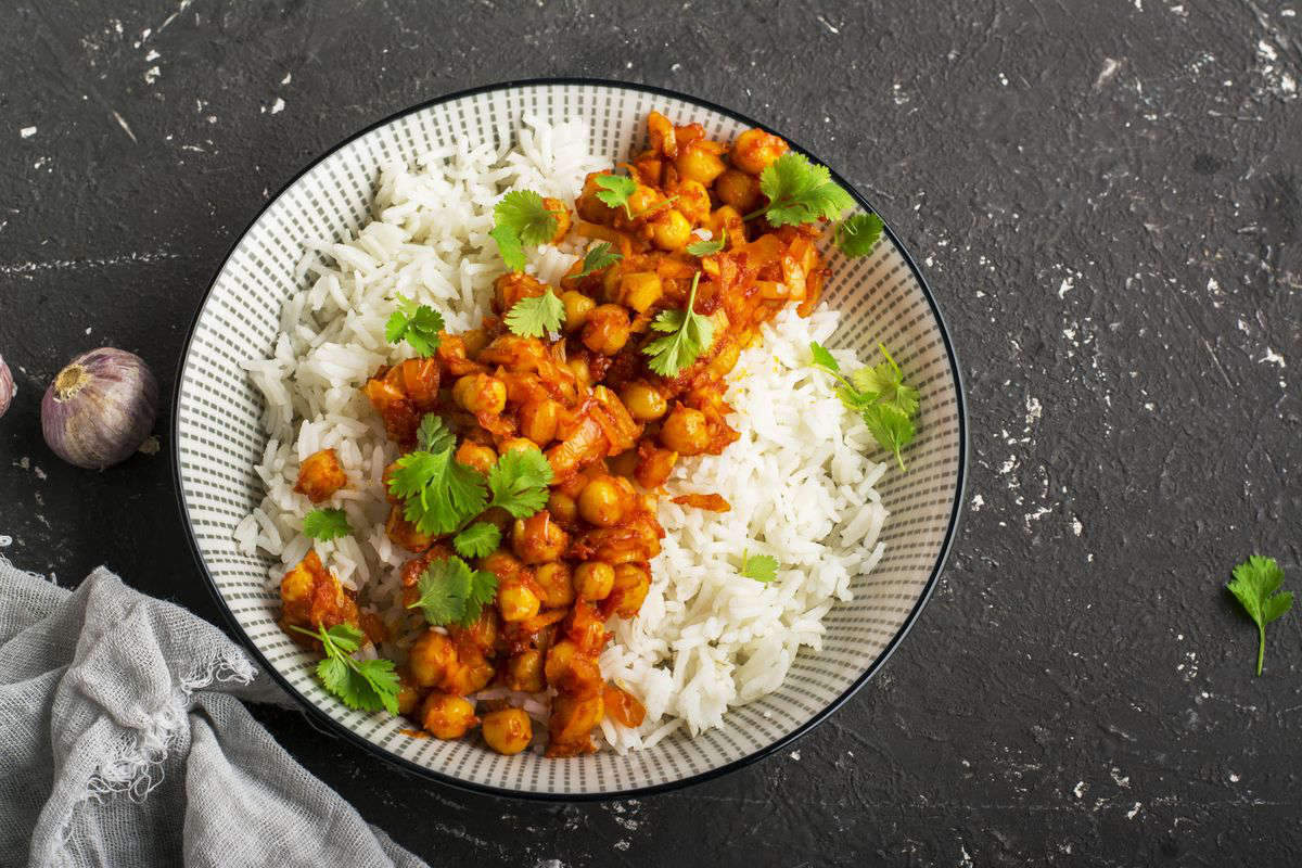 Riso basmati con ceci al curry e coriandolo