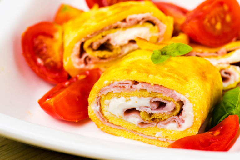 Rotolo di frittata con prosciutto cotto e mozzarella buonissimo!