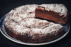 Torta versata al cioccolato