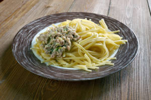 Bavette al tonno in bianco un piatto completo