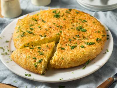 Come fare colpo a tavola in un lampo? Con la ricetta della nostra frittata di riso!