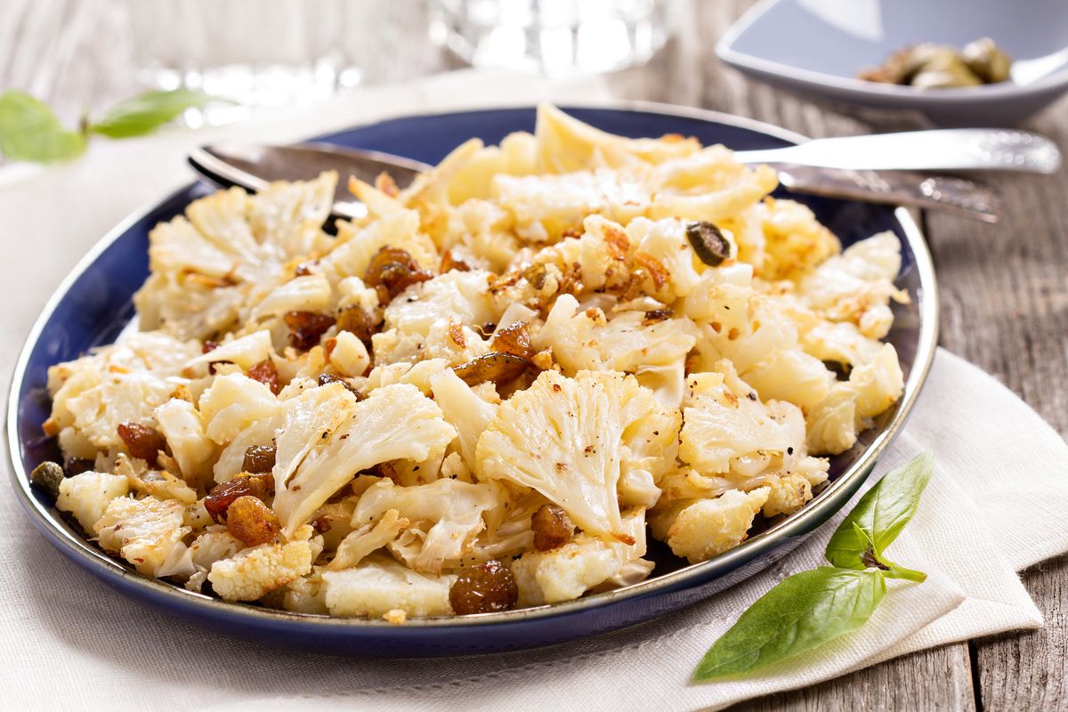 Salad of raw cabbage, capers and pine nuts