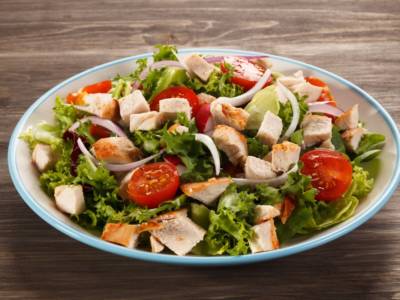 Insalata di pollo light: le ricette più sfiziose per iniziare la dieta