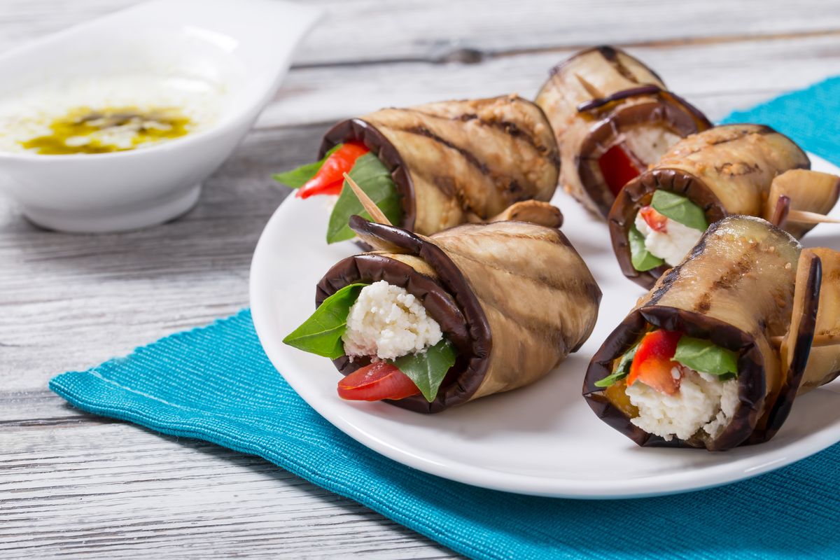 aubergine rolls with pesto