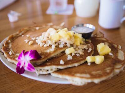 Pancake cocco e ananas: ecco come prepararli