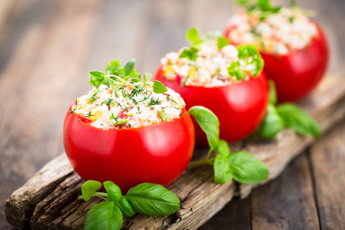 tomatoes stuffed with cold tuna